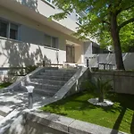 Perimar Luxury And Center Split