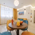 Perimar Luxury And Center Split