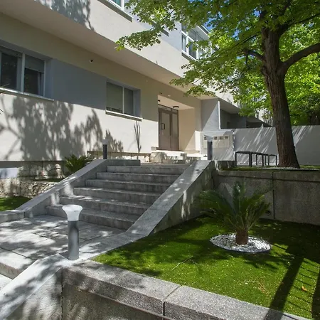 Perimar Luxury And Center Split