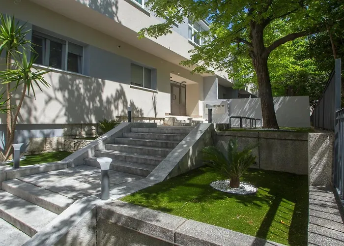 Perimar Luxury And Center Split